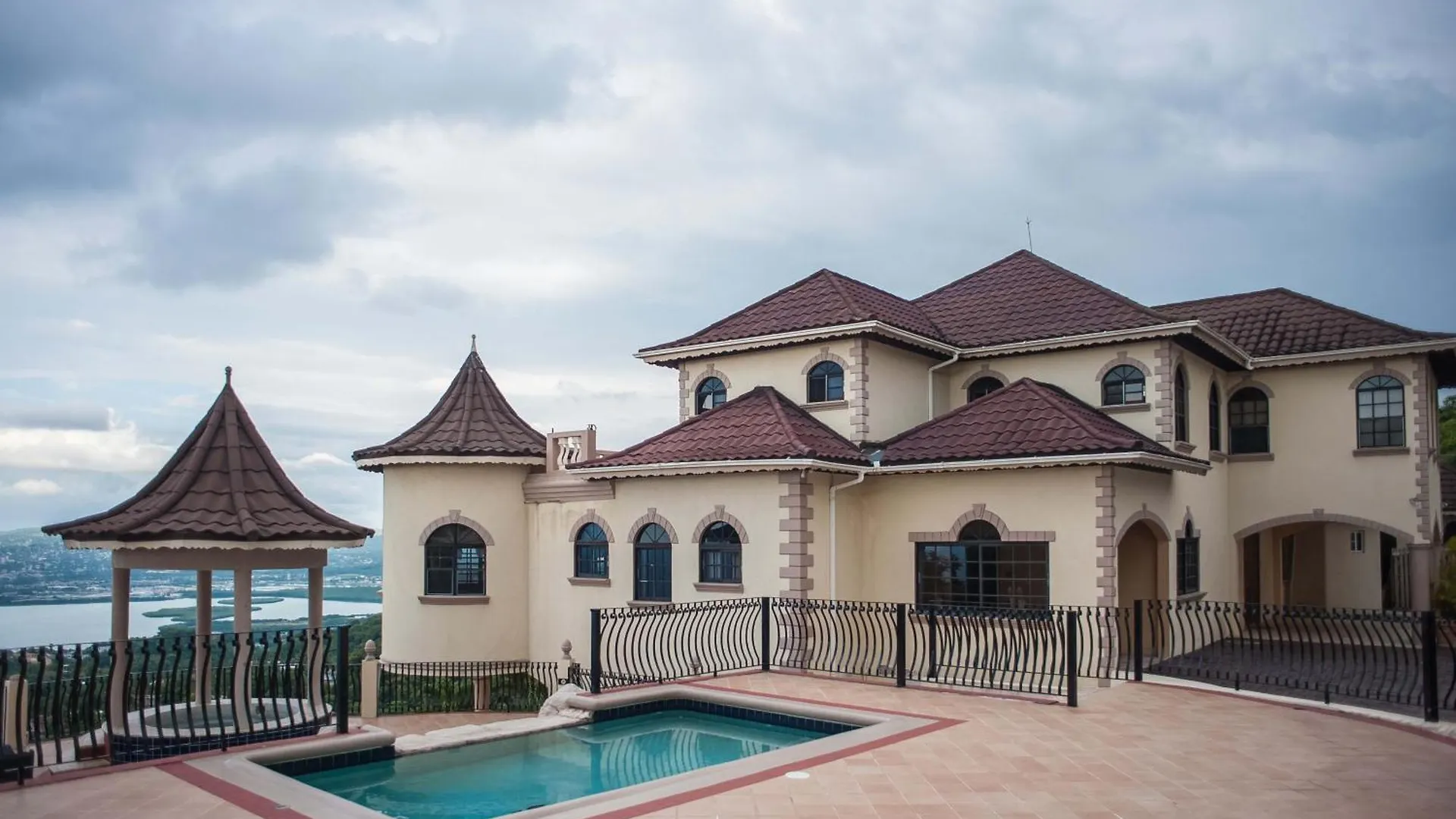 Clarridge View Guesthouse Montego Bay